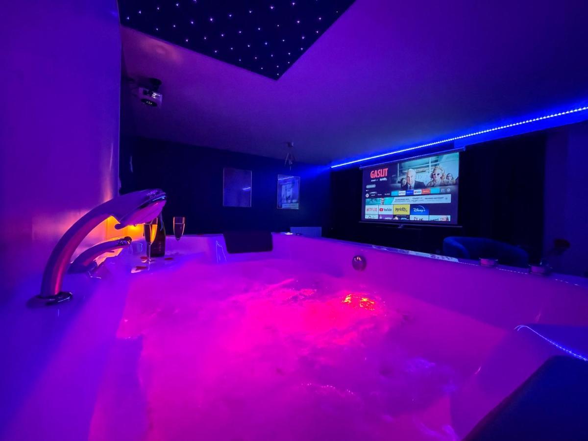 Spa Sous Les Etoiles - Cinema - Netflix - Parking - Gare Amiens Exteriör bild