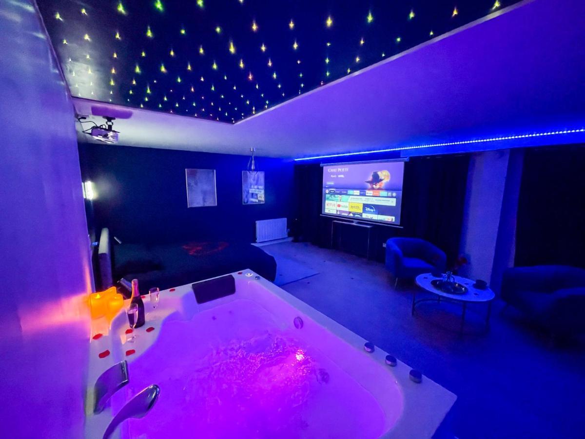 Spa Sous Les Etoiles - Cinema - Netflix - Parking - Gare Amiens Exteriör bild