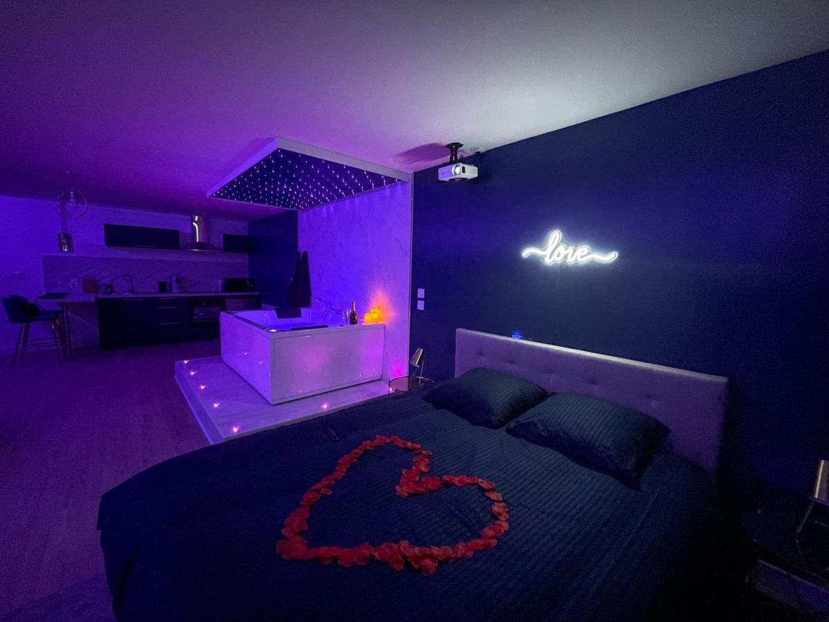 Spa Sous Les Etoiles - Cinema - Netflix - Parking - Gare Amiens Exteriör bild